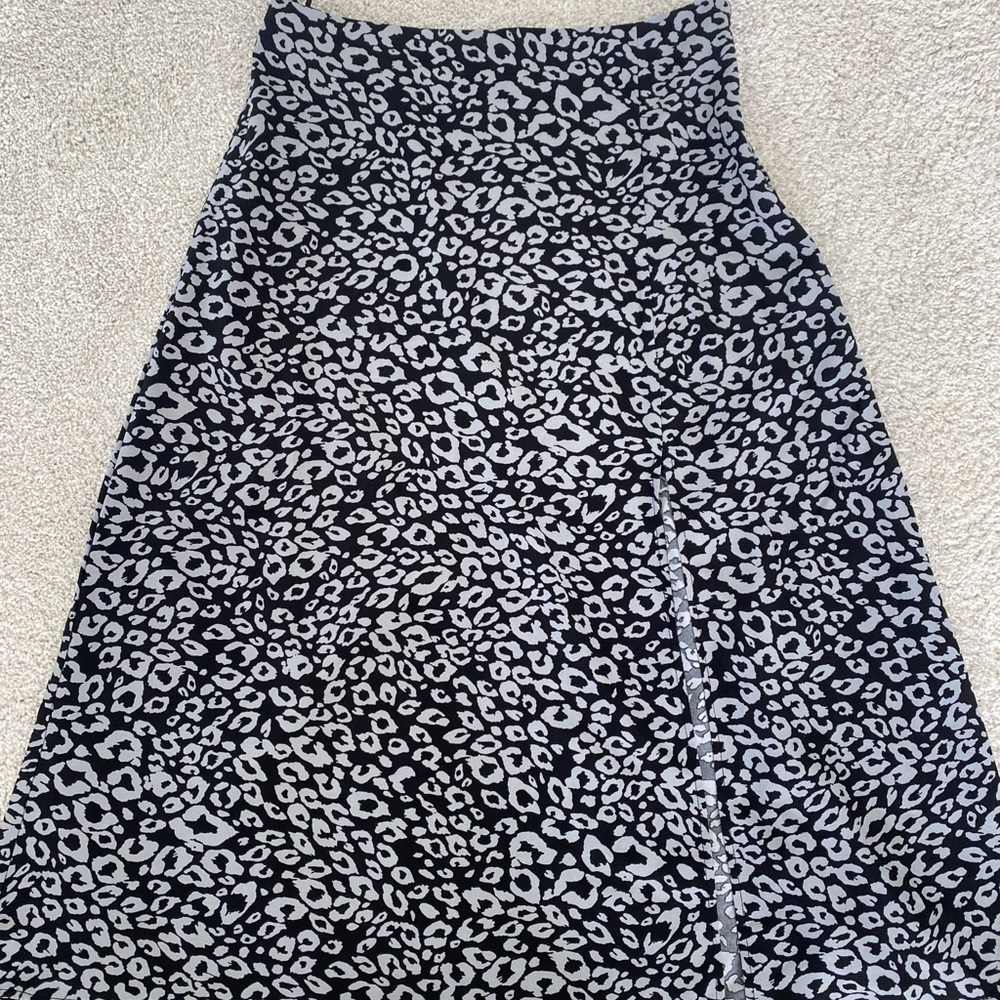 Shein women’s black cheetah print skirt.